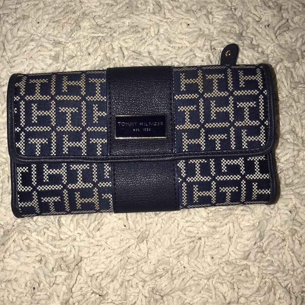 Tommy Hilfiger clutch